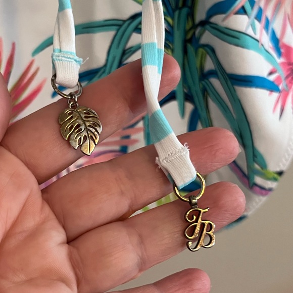 TOMMY BAHAMA | 10 | Reversible | Padded - Picture 6 of 13